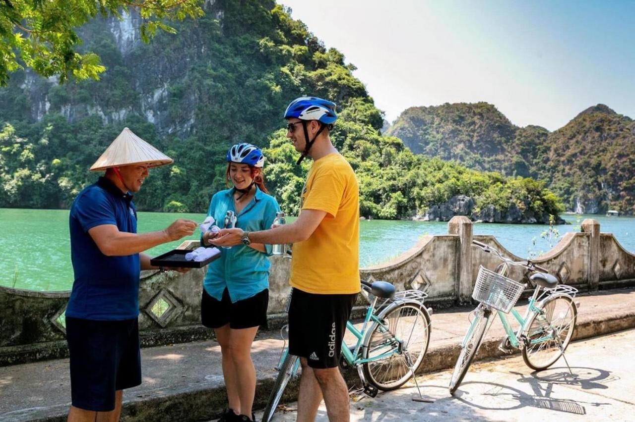 Genesis Luxury Regal Cruises Hotel Ha Long Exterior photo