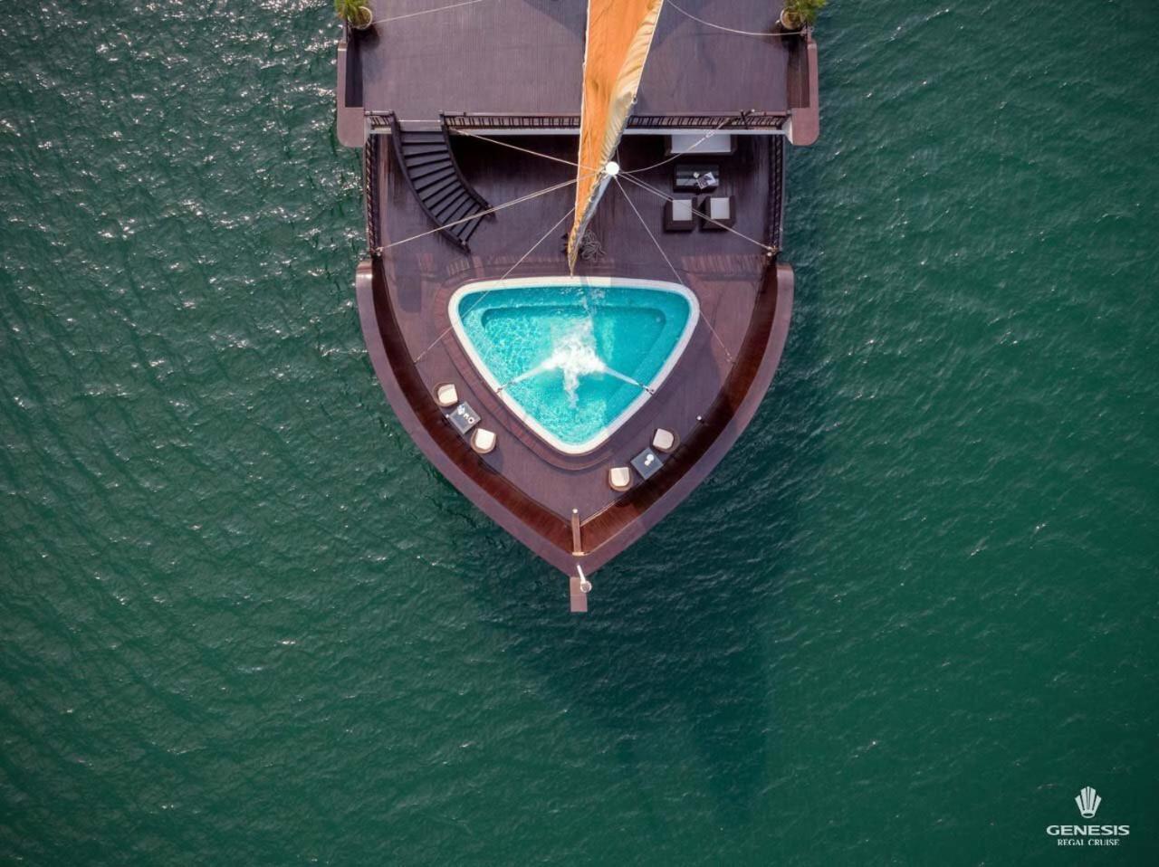 Genesis Luxury Regal Cruises Hotel Ha Long Exterior photo